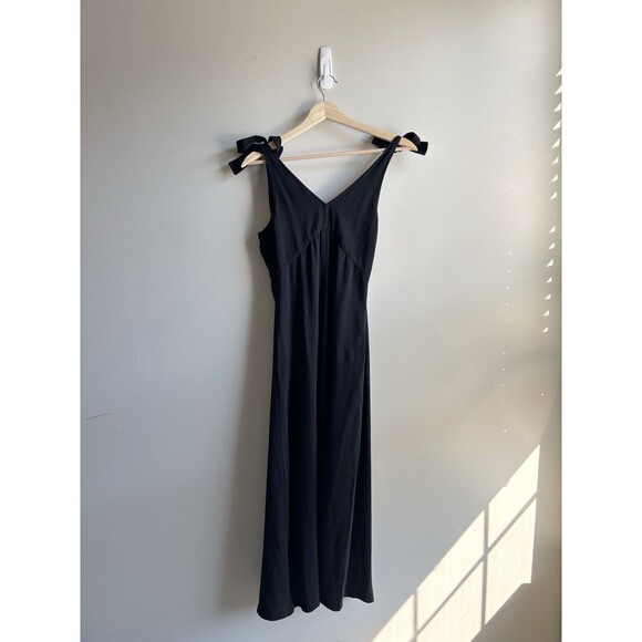 Aritzia Dresses & Skirts - Aritzia Black Maxi Pencil V-Neck Dress Size XS